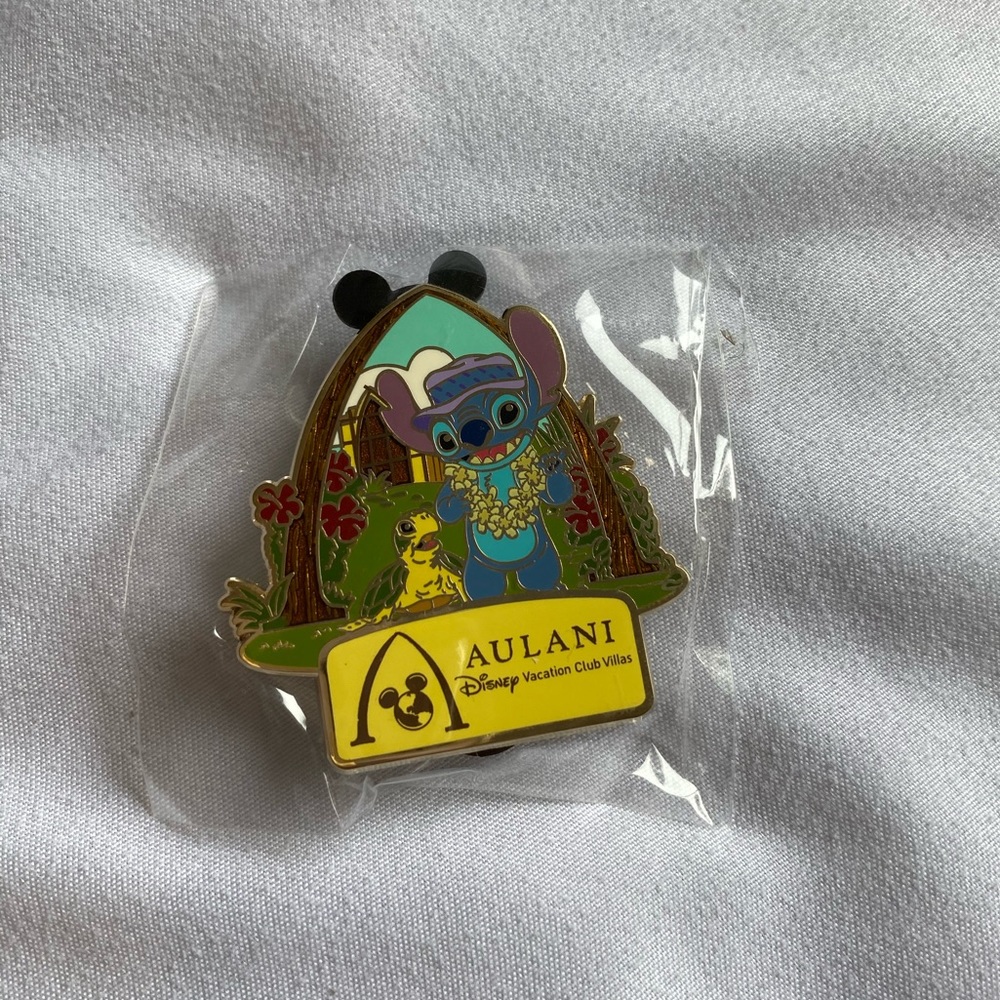 Disney Aulani Hawaii pin